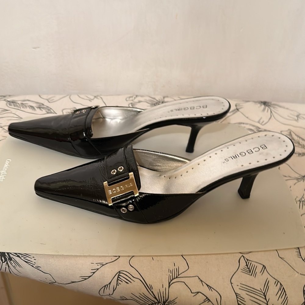 Shoes - Picture 2 of 6